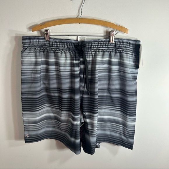 Under Amour Swim Shorts NWT XXL Bathing Trunks Gray Black Striped Men’s - Picture 1 of 8